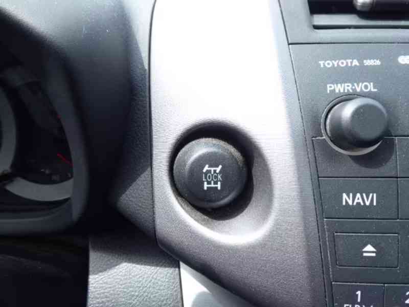 Toyota RAV 4 2,0i benzín 112kw - foto 2