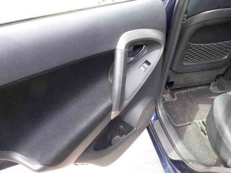 Toyota RAV 4 2,0i benzín 112kw - foto 3