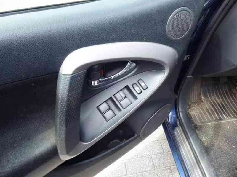 Toyota RAV 4 2,0i benzín 112kw - foto 14
