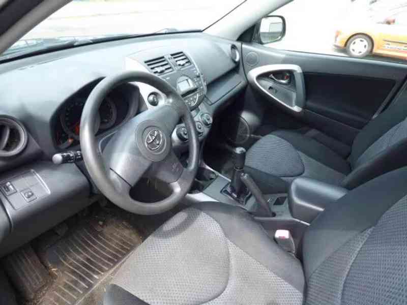 Toyota RAV 4 2,0i benzín 112kw - foto 15