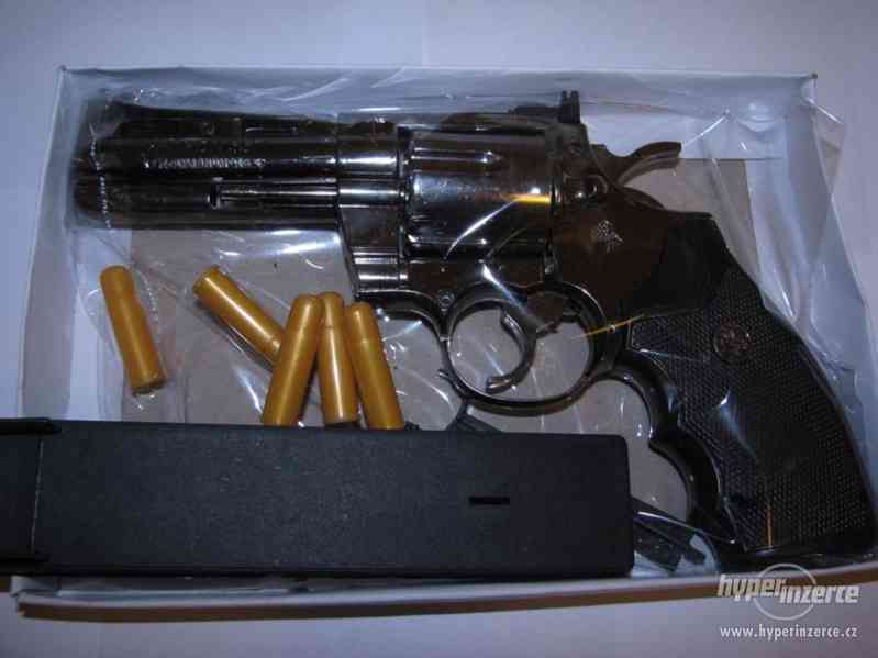 Pistole PYTHON 357 jako zapalovač (revolver) - foto 1
