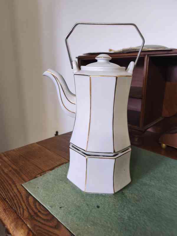 9 kusů porcelánových předmětů - foto 5