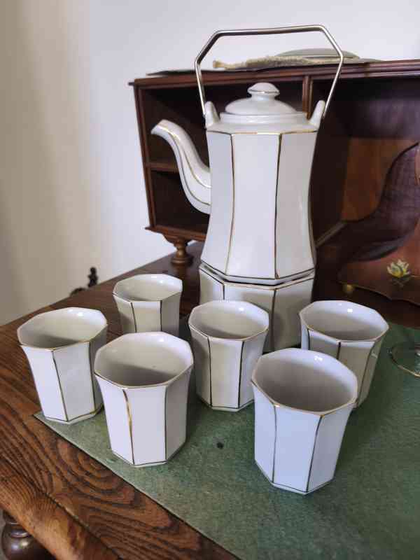 9 kusů porcelánových předmětů - foto 2