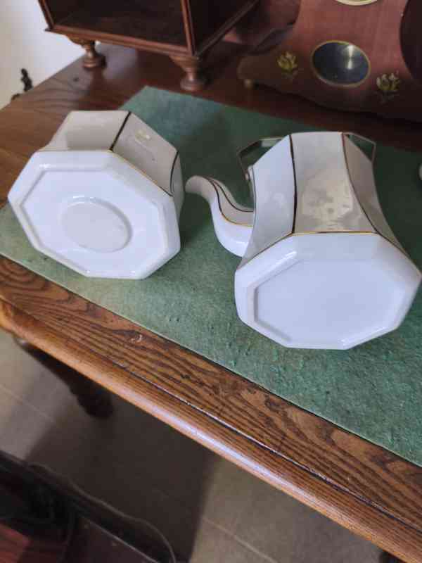 9 kusů porcelánových předmětů - foto 4