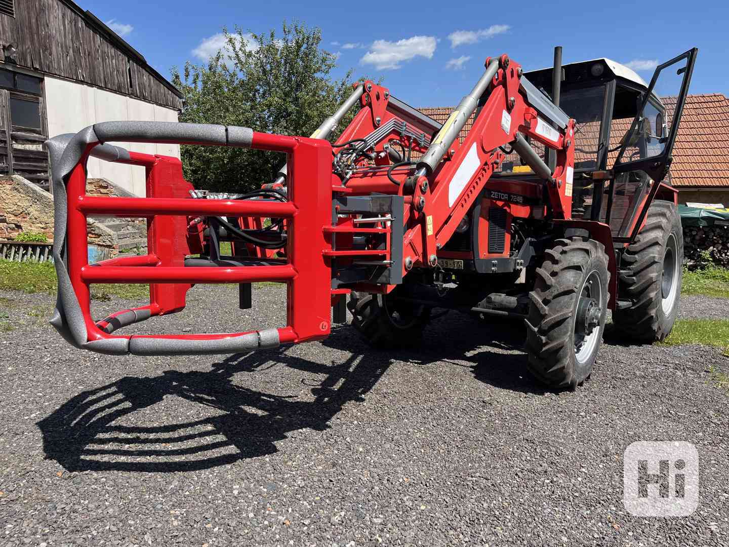 KLEŠTĚ NA BALÍKY pro čelní nakladač - foto 1