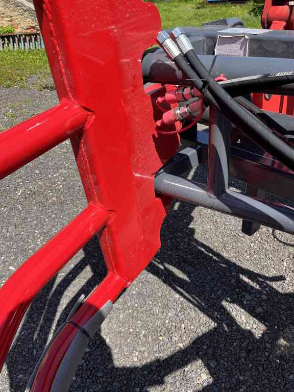 KLEŠTĚ NA BALÍKY pro čelní nakladač - foto 4