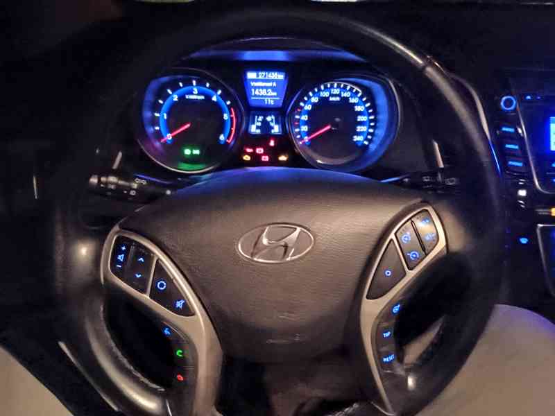 Hyundai i30 Crdi 1,6 rok 2016 STK do 11.1.2028 272000km - foto 2