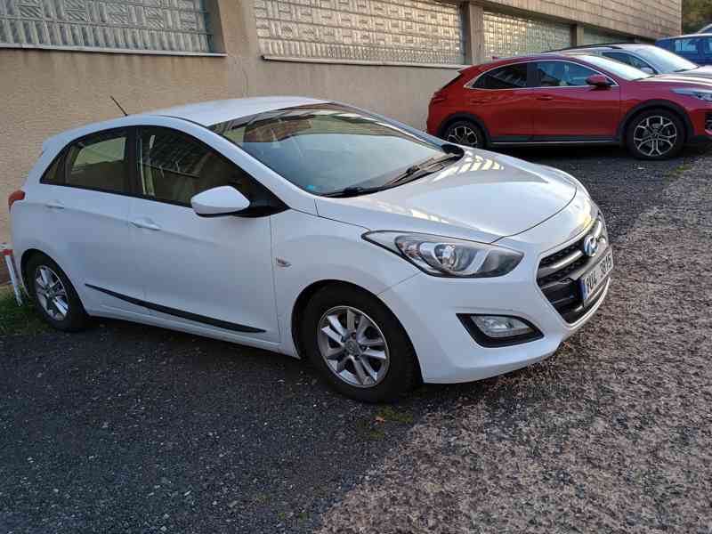 Hyundai i30 Crdi 1,6 rok 2016 STK do 11.1.2028 272000km - foto 7