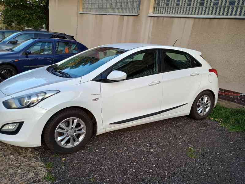 Hyundai i30 Crdi 1,6 rok 2016 STK do 11.1.2028 272000km - foto 12