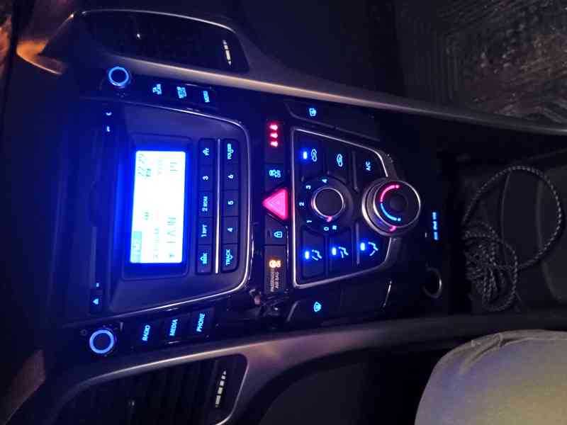 Hyundai i30 Crdi 1,6 rok 2016 STK do 11.1.2028 272000km - foto 1