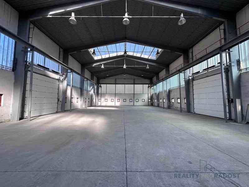 PRONÁJEM SKLADOVACÍ HALY V JOSEFOVĚ U ADAMOVA 756m2 - foto 3