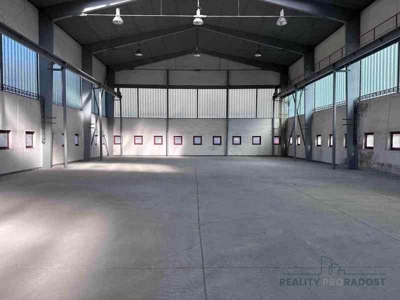PRONÁJEM SKLADOVACÍ HALY V JOSEFOVĚ U ADAMOVA 756m2 - foto 2