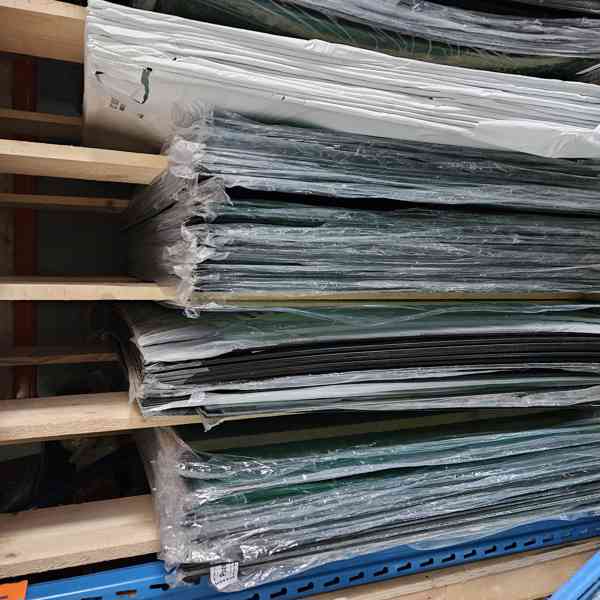 Dobrý deň Predám homologizované zadné výklopné sklá na stave - foto 1