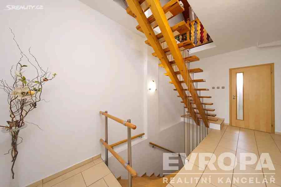 Prodej rodinného domu 198 m², pozemek 278 m² - foto 8
