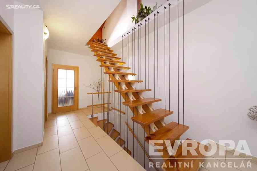 Prodej rodinného domu 198 m², pozemek 278 m² - foto 7
