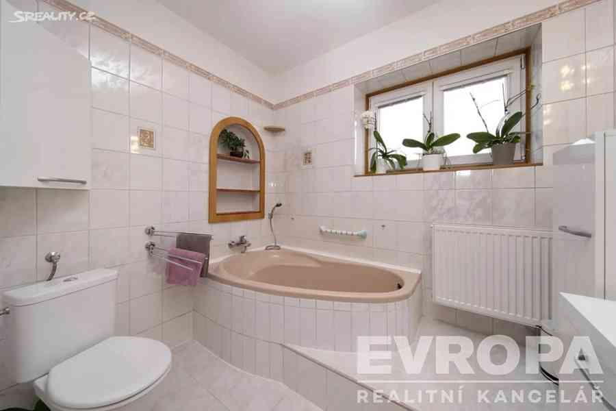 Prodej rodinného domu 198 m², pozemek 278 m² - foto 10