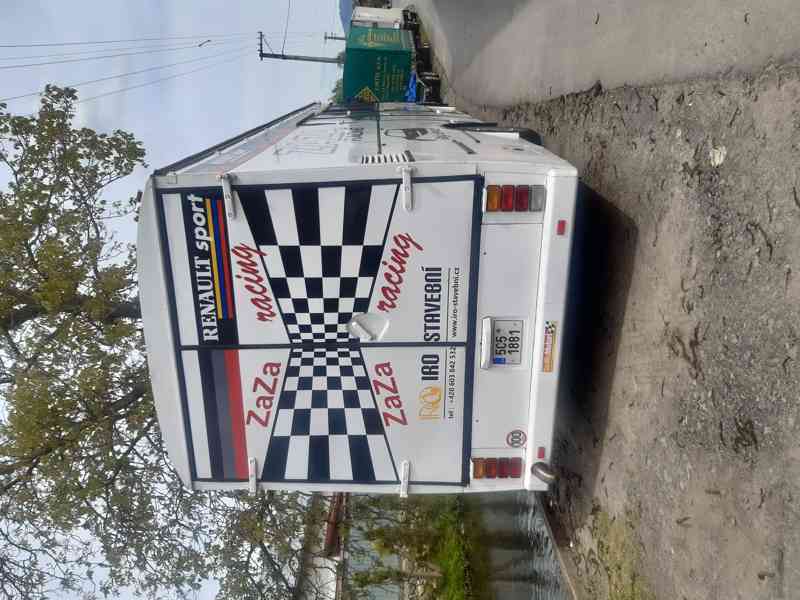 Obytný autobus transport rally servis - foto 3