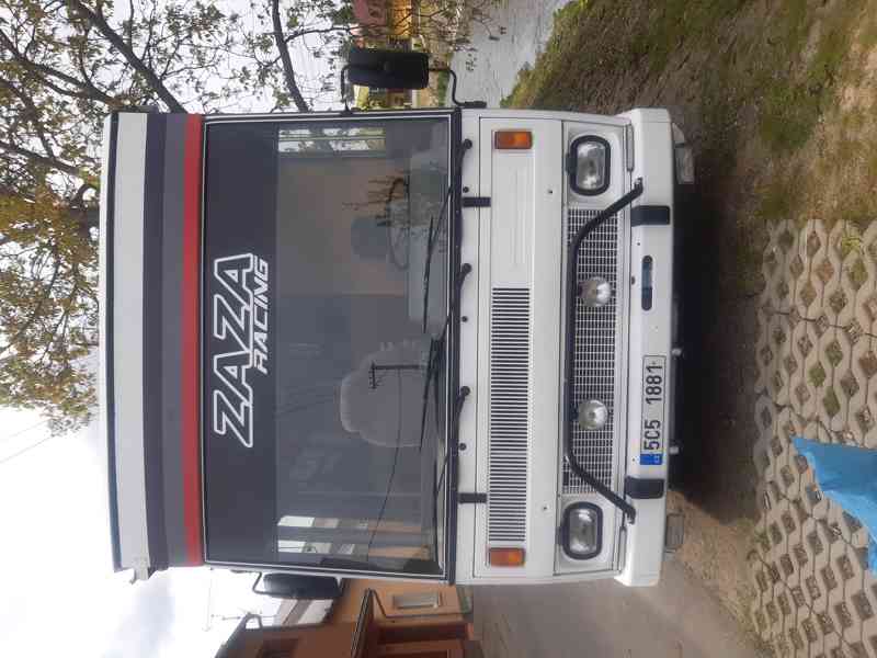 Obytný autobus transport rally servis - foto 2