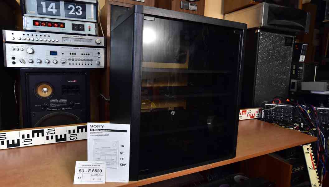 SONY SU-E6620 Audio Rack - skříňka ze sestavy MEGA COLOSEUM