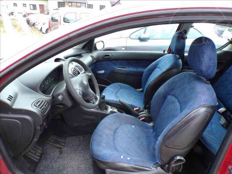 Peugeot 206 1,1 i POSILOVAČ ŘÍZENÍ - foto 7