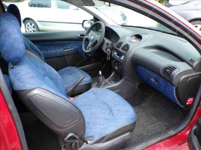 Peugeot 206 1,1 i POSILOVAČ ŘÍZENÍ - foto 11