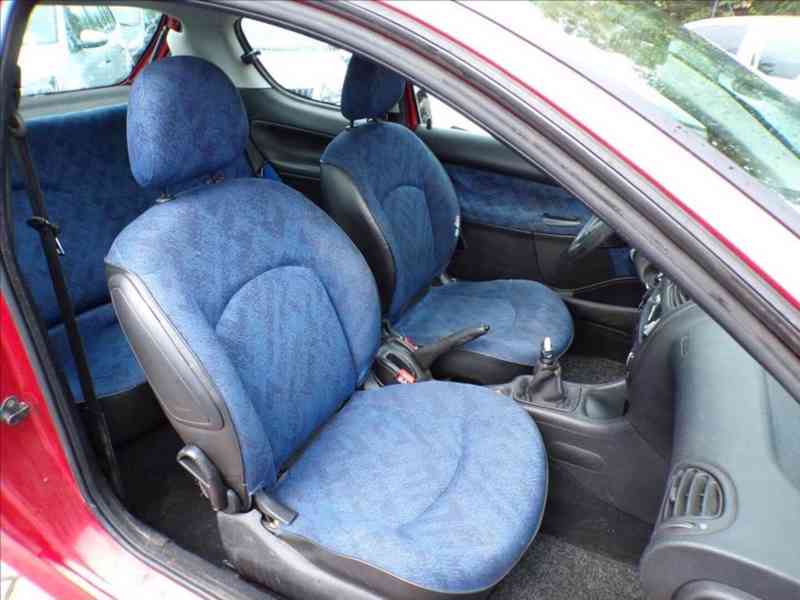 Peugeot 206 1,1 i POSILOVAČ ŘÍZENÍ - foto 12