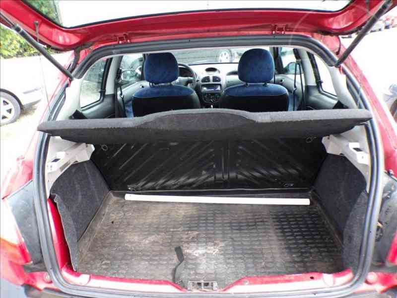 Peugeot 206 1,1 i POSILOVAČ ŘÍZENÍ - foto 9