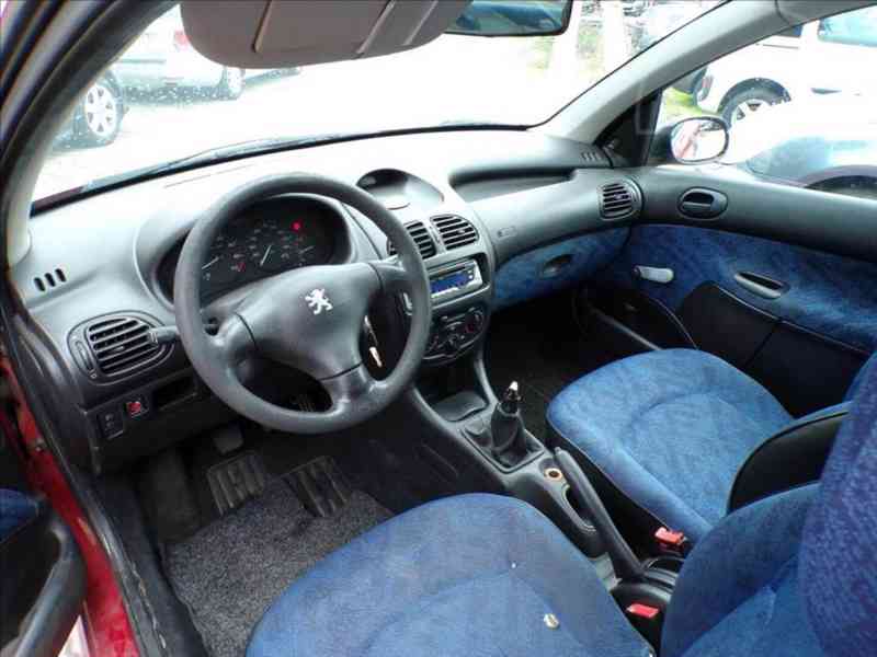 Peugeot 206 1,1 i POSILOVAČ ŘÍZENÍ - foto 5