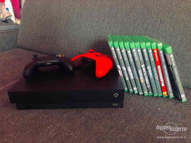 Prodám Xbox ONE X 1TB + dva ovladače + hry - foto 3
