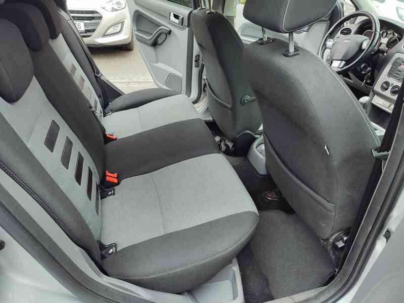 Ford Focus 131 000 km - foto 6