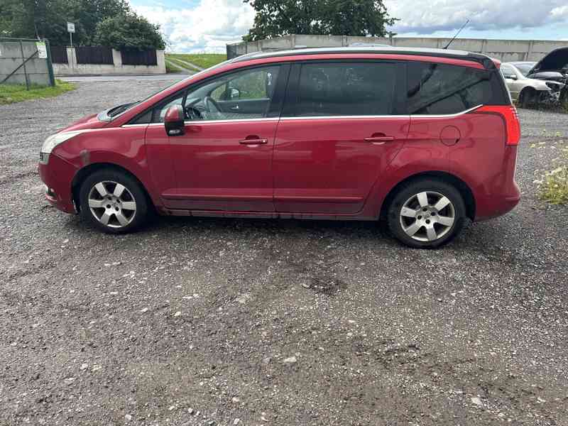 Peugeot 5008 1,6 E-HDI 82KW 9HR prodám díly z vozu - foto 8