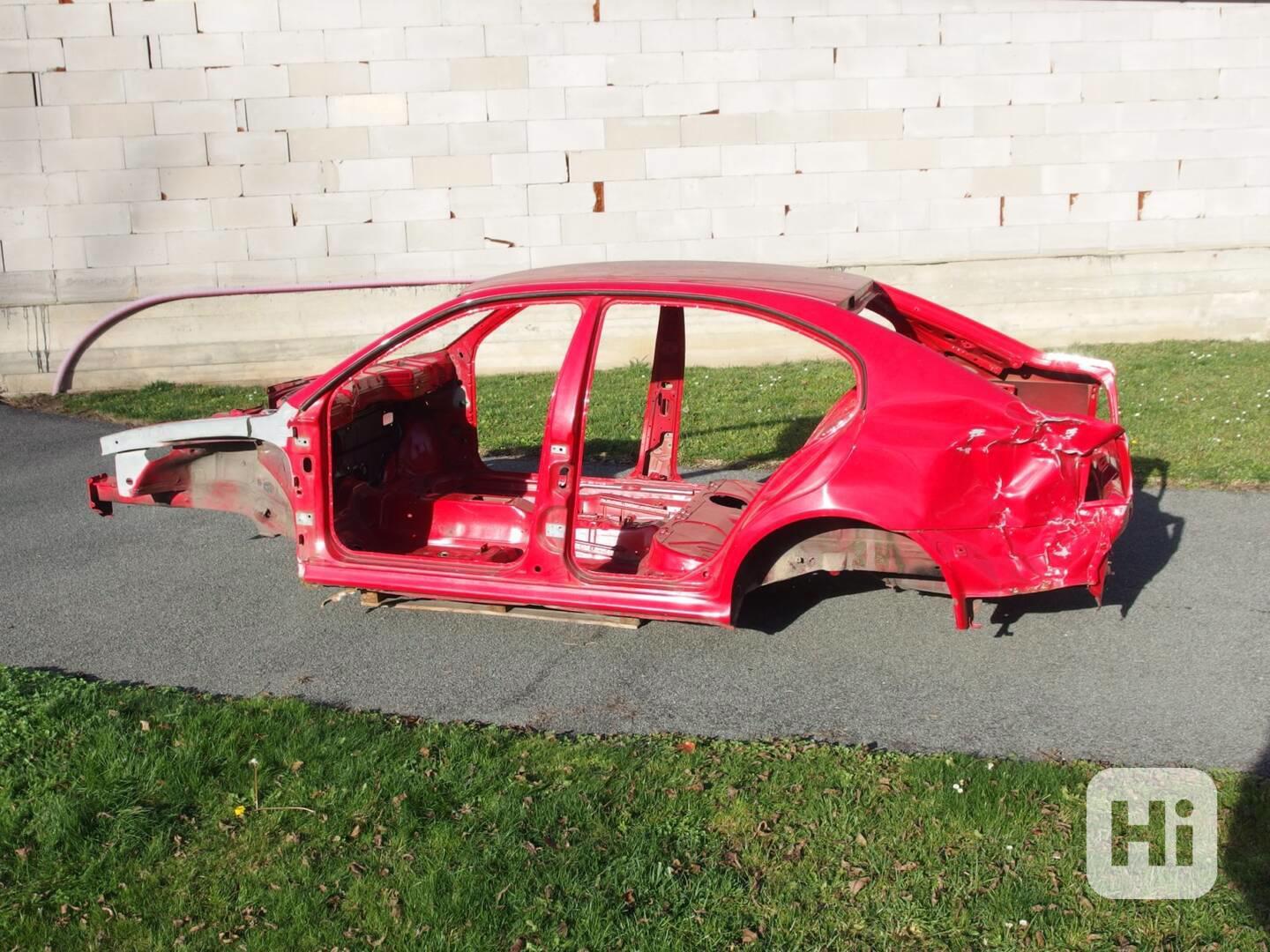 Havarovaná karoserie Škoda Octavia I hatchback - foto 1