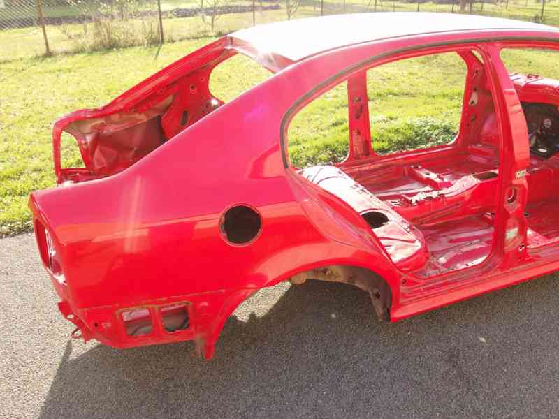 Havarovaná karoserie Škoda Octavia I hatchback - foto 7