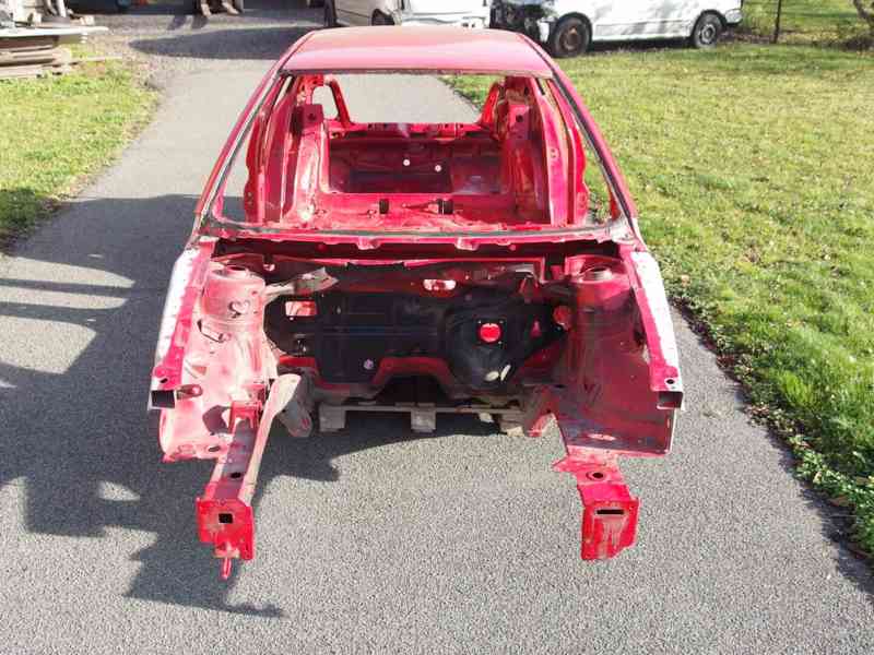 Havarovaná karoserie Škoda Octavia I hatchback - foto 2