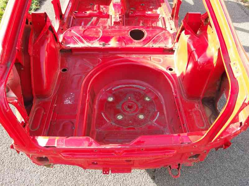 Havarovaná karoserie Škoda Octavia I hatchback - foto 20