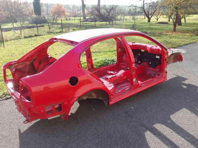 Havarovaná karoserie Škoda Octavia I hatchback - foto 4