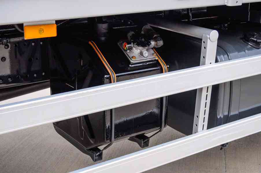 MERCEDES AXOR 1829 VALNÍK + HYDRAULICKÁ RUKA EURO5 - foto 96