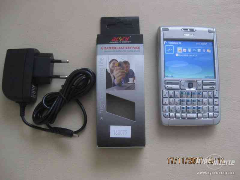 Nokia E61 z.r.2006 - telefony s QWERTY klávesnicí - foto 1