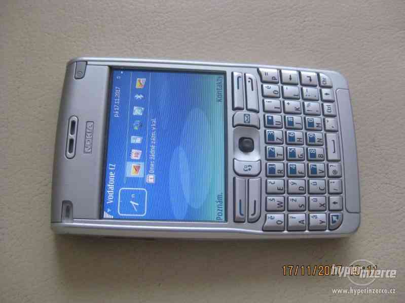 Nokia E61 z.r.2006 - telefony s QWERTY klávesnicí - foto 2