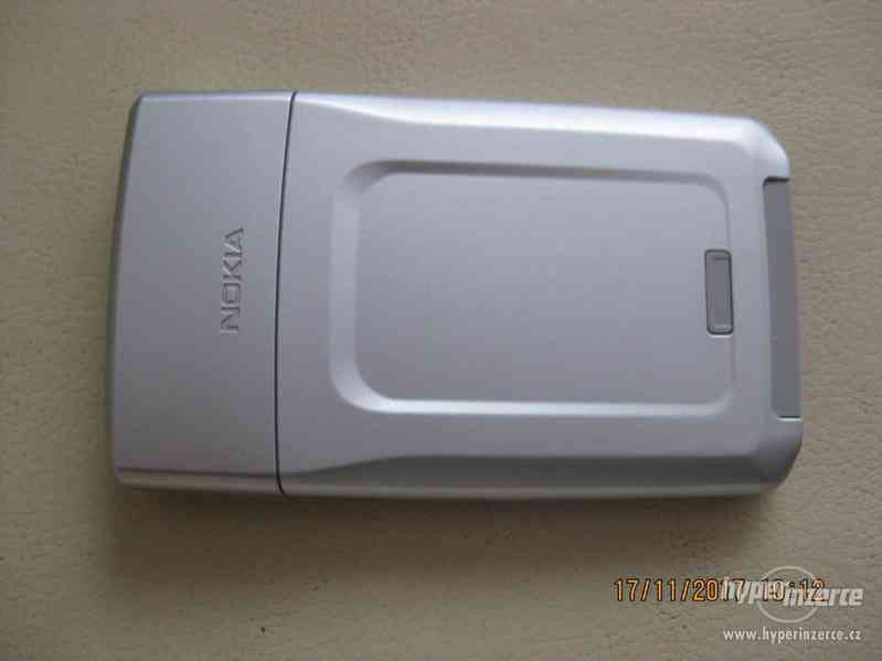 Nokia E61 z.r.2006 - telefony s QWERTY klávesnicí - foto 6