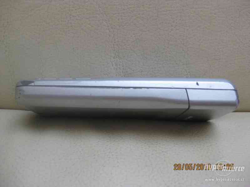 Nokia E61 z.r.2006 - telefony s QWERTY klávesnicí - foto 13