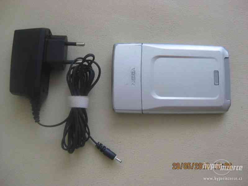 Nokia E61 z.r.2006 - telefony s QWERTY klávesnicí - foto 15