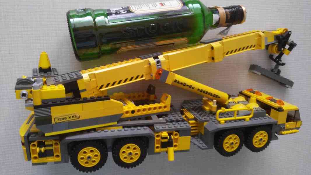 Lego Technics: Letadlo, Bagr, Jeřáb, figurky, autíčka, fekál - foto 19