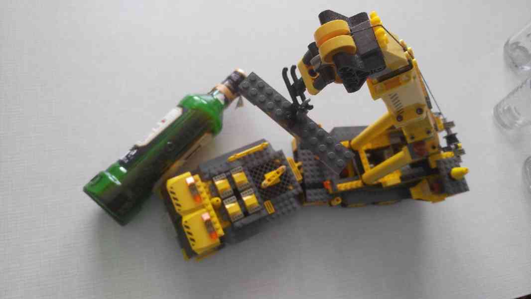 Lego Technics: Letadlo, Bagr, Jeřáb, figurky, autíčka, fekál - foto 25