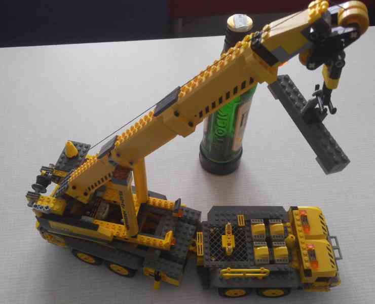 Lego Technics: Letadlo, Bagr, Jeřáb, figurky, autíčka, fekál - foto 26