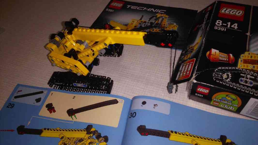 Lego Technics: Letadlo, Bagr, Jeřáb, figurky, autíčka, fekál - foto 3