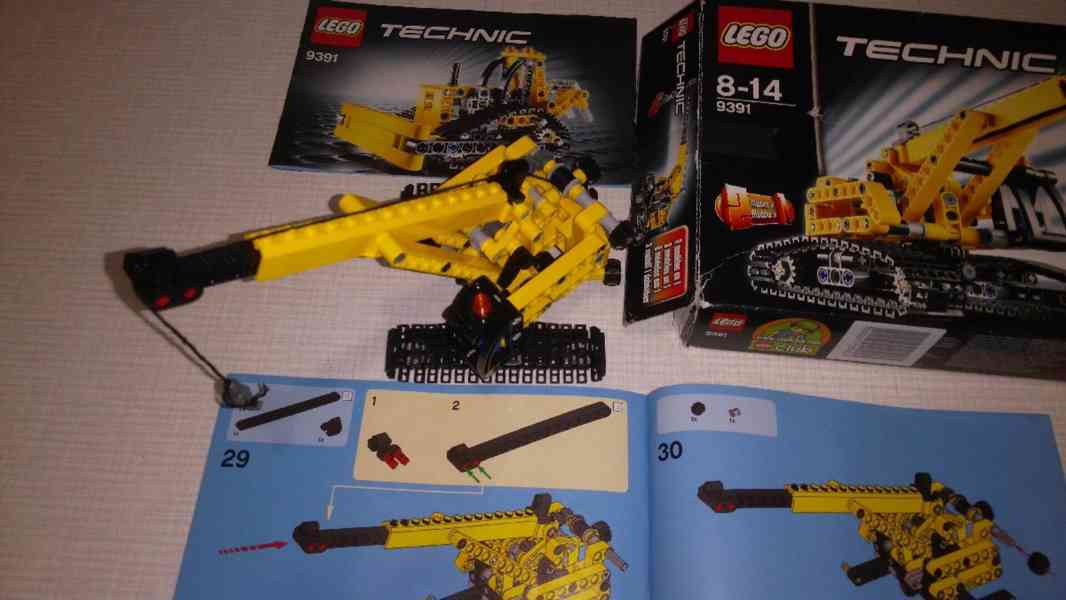 Lego Technics: Letadlo, Bagr, Jeřáb, figurky, autíčka, fekál - foto 2