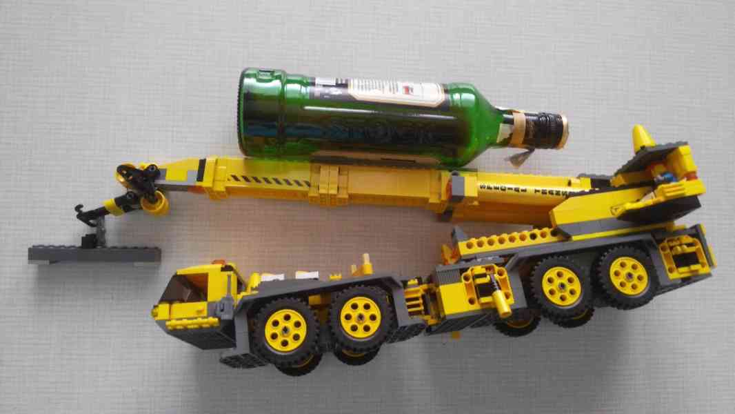 Lego Technics: Letadlo, Bagr, Jeřáb, figurky, autíčka, fekál - foto 30