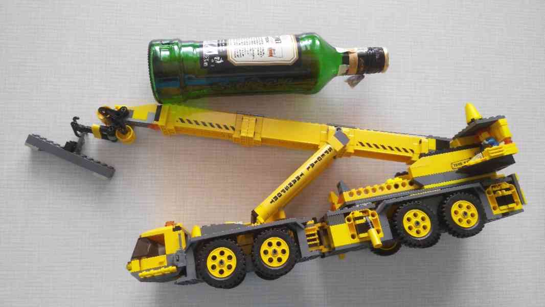 Lego Technics: Letadlo, Bagr, Jeřáb, figurky, autíčka, fekál - foto 17