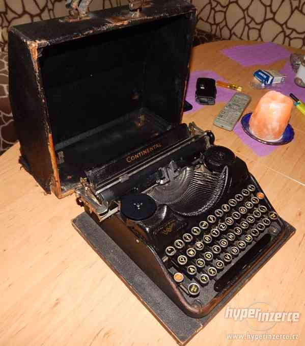 psací stroj - foto 1